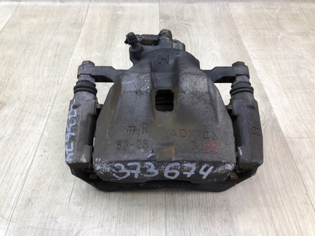 TOYOTA 4773033340 Суппорт тормозной передний правый в наличии Чернигов