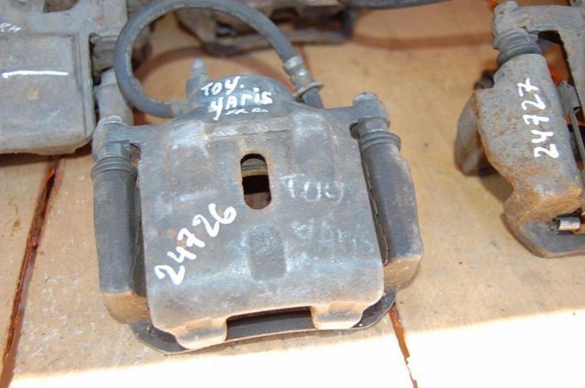 Суппорт тормозной, передний, правый 4773052020 TOYOTA