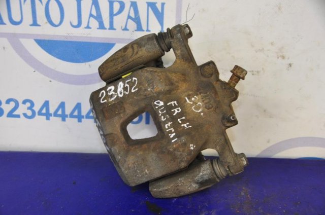 Суппорт тормозной передний левый 4775006040 TOYOTA
