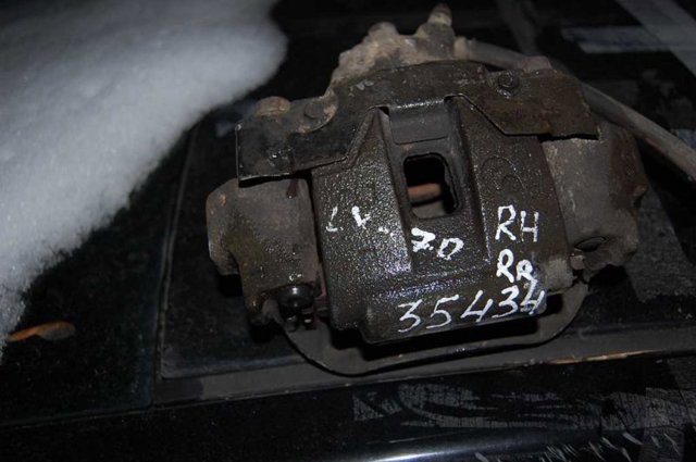 Тормозной суппорт правый задний 4783060080 TOYOTA