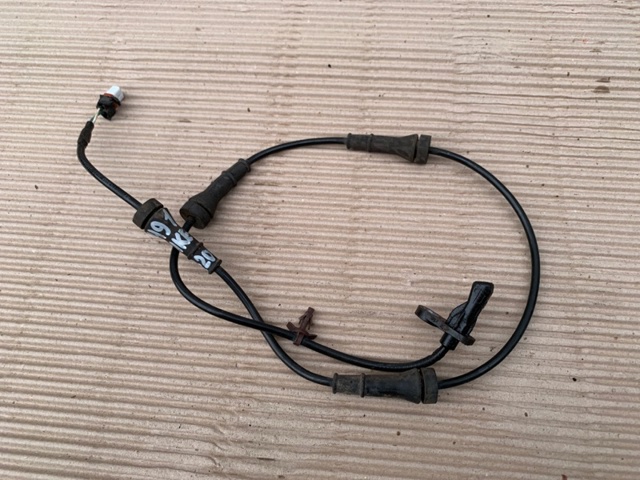 Датчик АБС (ABS) задний 479001KA0B NISSAN