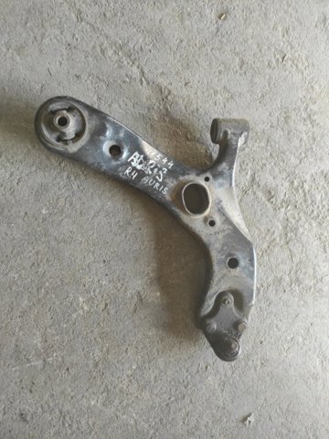 Нижний правый рычаг передней подвески 4806802130 TOYOTA