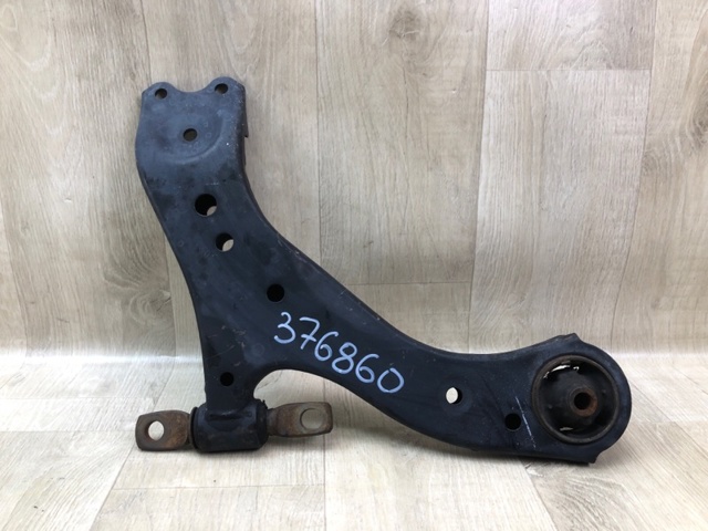 Рычаг передней подвески нижний, правый 4806806200 TOYOTA