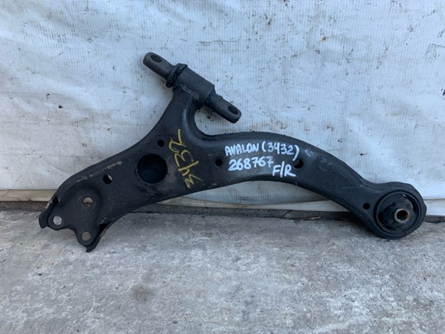 Передний нижний рычаг 4806807030 TOYOTA