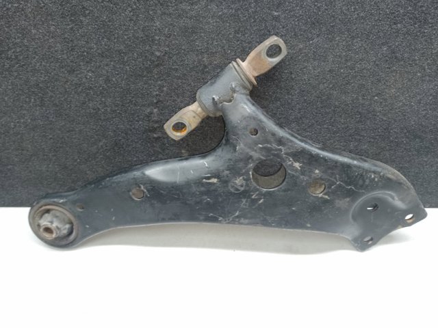 Рычаг передней подвески нижний, правый 4806848041 TOYOTA