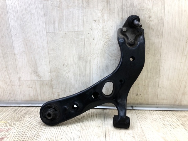 Рычаг передний нижний левый 480690R030 TOYOTA