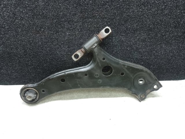 Левый рычаг передней нижней подвески 480690T010 TOYOTA