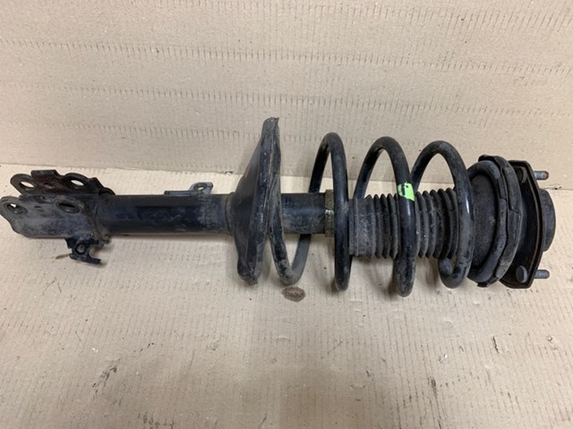 Передний правый амортизатор 4851049255 TOYOTA