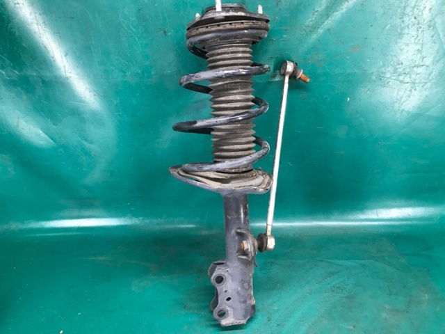 Амортизаторная стойка передняя правая 4851079455 TOYOTA