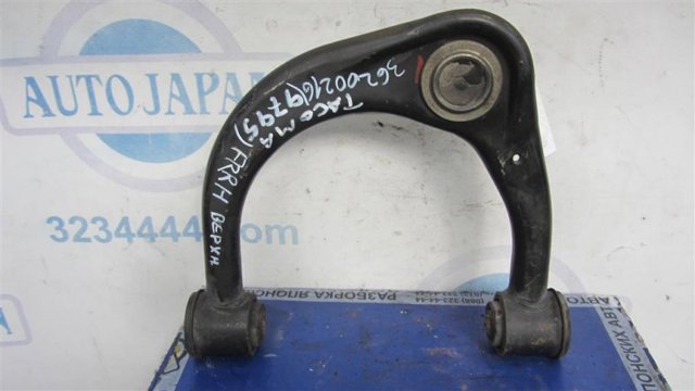 Рычаг передней подвески верхний правый 4861004020 TOYOTA