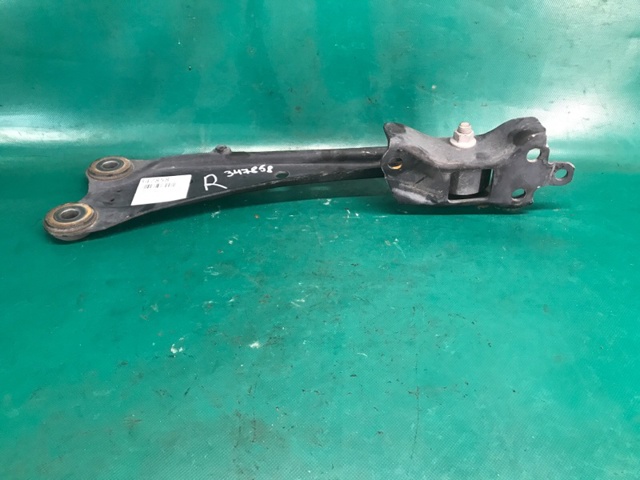 TOYOTA 4871742010 Кронштейн передний заднего продольного рычага в наличии Днепр