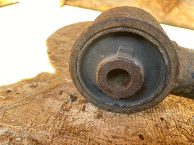 48720-60040 Toyota Рычаг (тяга) задней подвески продольный нижний