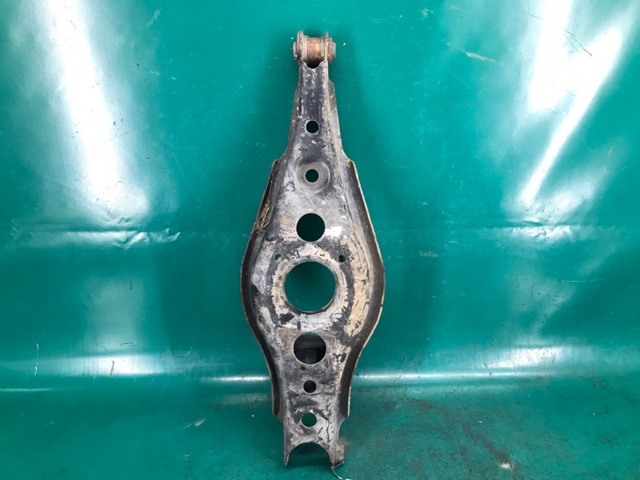 Балансир задний левый 4874042020 TOYOTA