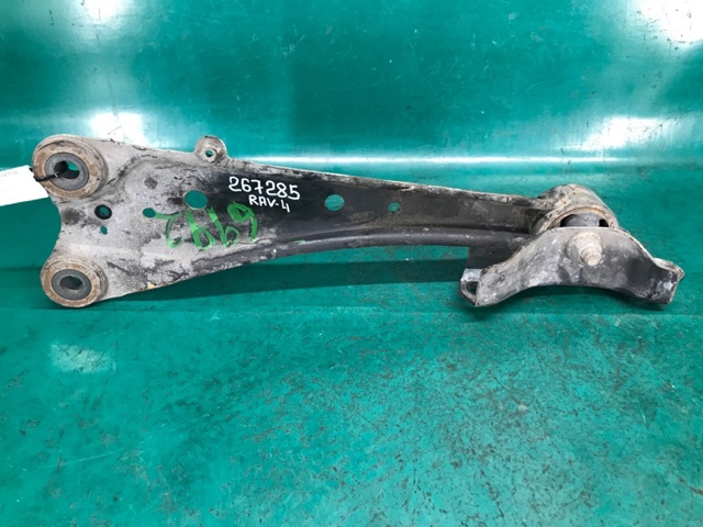 TOYOTA 4876042010 Рычаг (тяга) задней подвески продольный нижний правый в наличии Винница