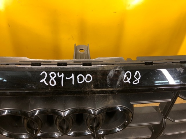 VAG 4M8807065 Передний бампер в наличии Харьков