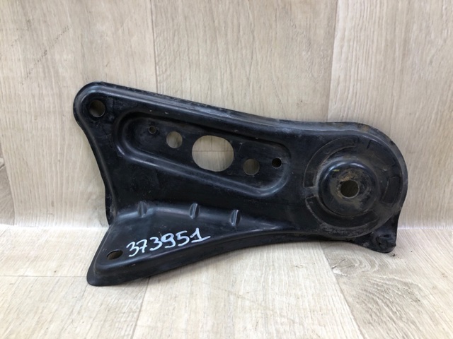 Кронштейн передней балки 5103633030 TOYOTA