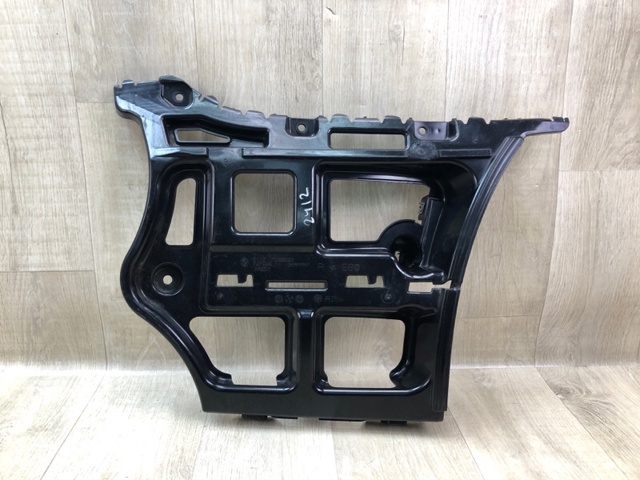 Крепление бамера правое 51127058520 BMW