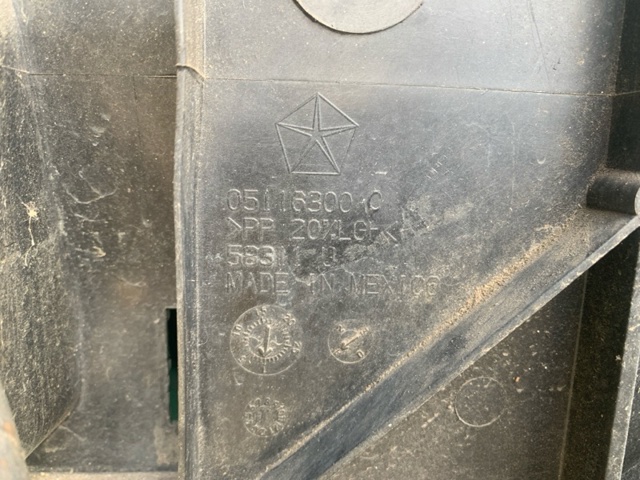 CHRYSLER 5116300AE Рамка радиатора в наличии Полтава