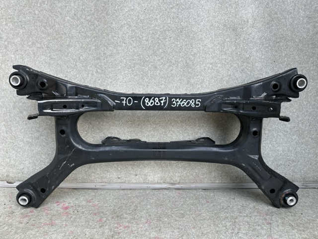 Поперечка задней подвески 5120606130 TOYOTA