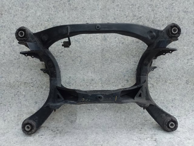 Поперечка задней подвески 5120648090 TOYOTA