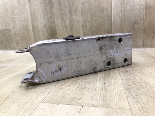 Кронштейн усилителя переднего бампера 51647274660 BMW