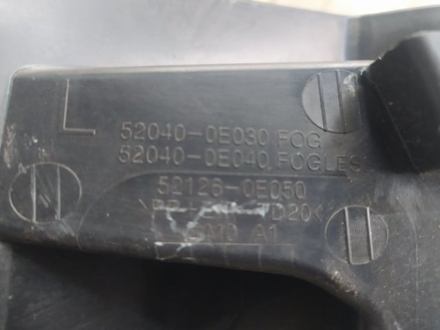 520400E030 TOYOTA Заглушка (решетка) противотуманных фар бампера переднего левая купить в Украина