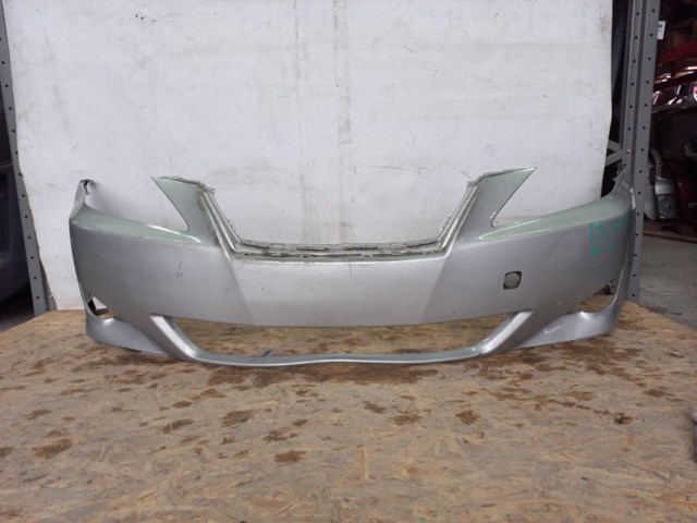 Передний бампер 5211953160 TOYOTA
