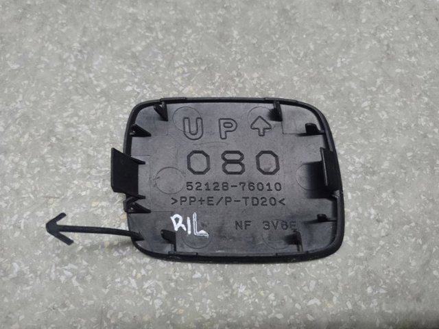 5212876901 Toyota Заглушка бампера буксировочного крюка передняя левая
