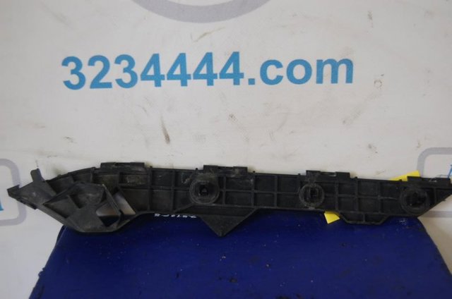 Правый кронштейн крепления бампера заднего 5215502110 TOYOTA