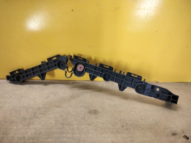 Кронштейн бампера заднего, правый 5215542050 TOYOTA