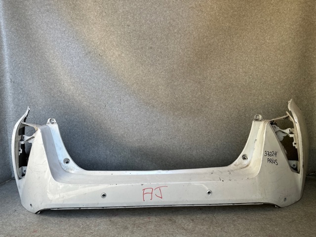 Бампер задний 5215947915 TOYOTA