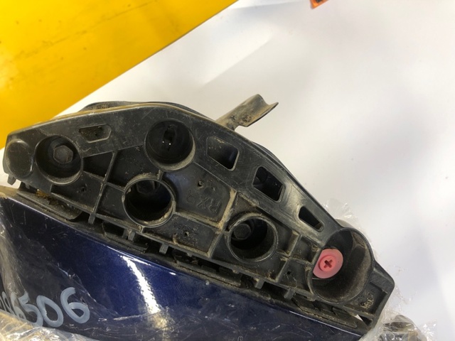 Правое крепление переднего бампера 525350E040 TOYOTA
