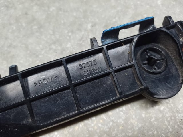 5257506160 Toyota Кронштейн бампера заднего внешний правый