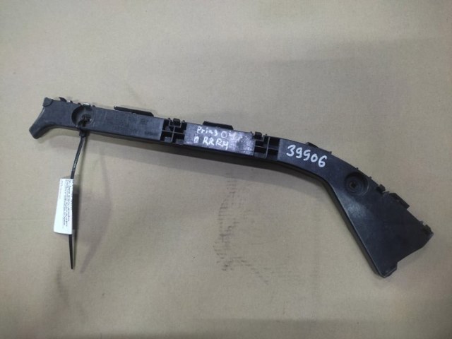 Правый кронштейн заднего бампера 5257547011 TOYOTA