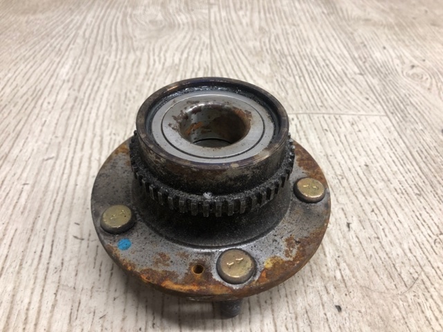Ступица заднего колеса 527102E100 HYUNDAI