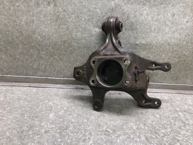 527104C010 HYUNDAI Цапфа (поворотный кулак) задний левый купить в Житомир
