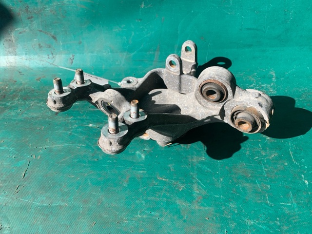527204R010 Цапфа задняя правая купить Кривой Рог