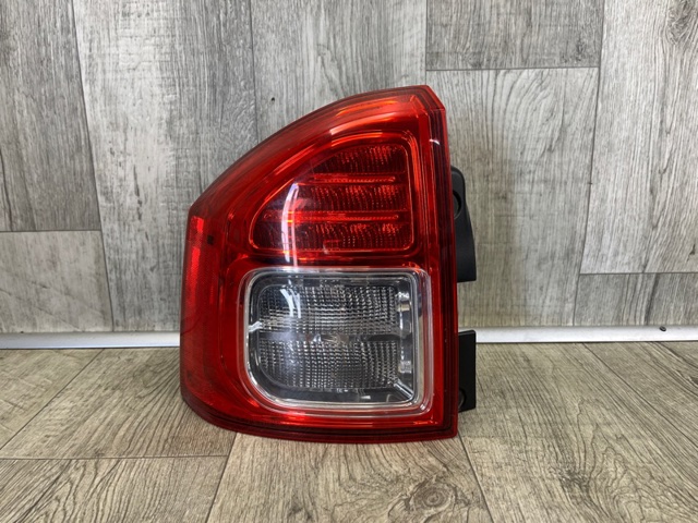 Задняя левая фара 5272909AA CHRYSLER