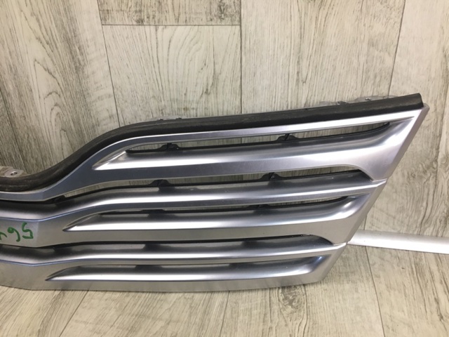 531010T010 TOYOTA Решетка радиатора купить в Николаев