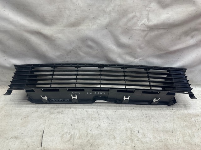 TOYOTA 5311247050 Решетка бампера переднего центральная в наличии Ужгород