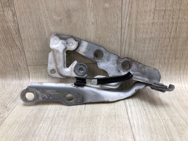 Петля капота, правая 5341006090 TOYOTA