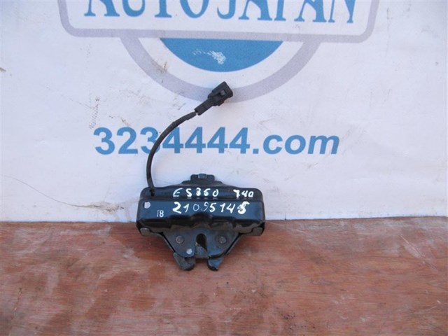 Запор капота (замок и привод замка капота) 5351033340 TOYOTA
