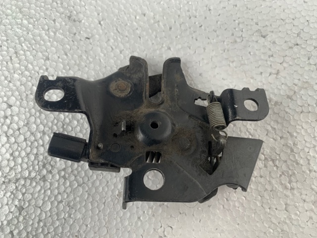 Запор капота (замок и привод замка капота) 5351047102 TOYOTA