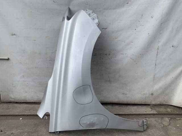 Переднее правое крыло 538110E070 TOYOTA
