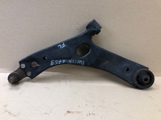 Левый рычаг передней нижней подвески 545002Y000 HYUNDAI