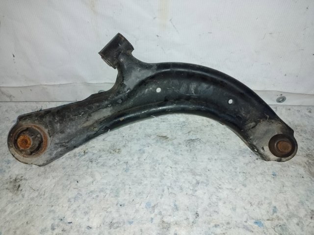 Нижний правый рычаг передней подвески 545003SH2B NISSAN