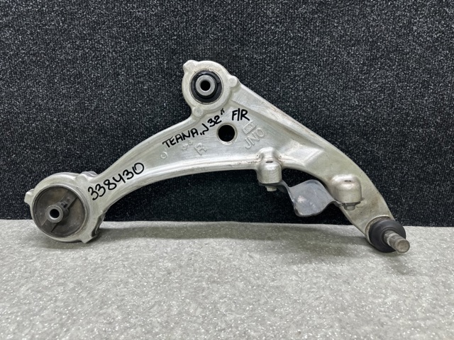 Правый рычаг передней нижней подвески 54500JN00C NISSAN