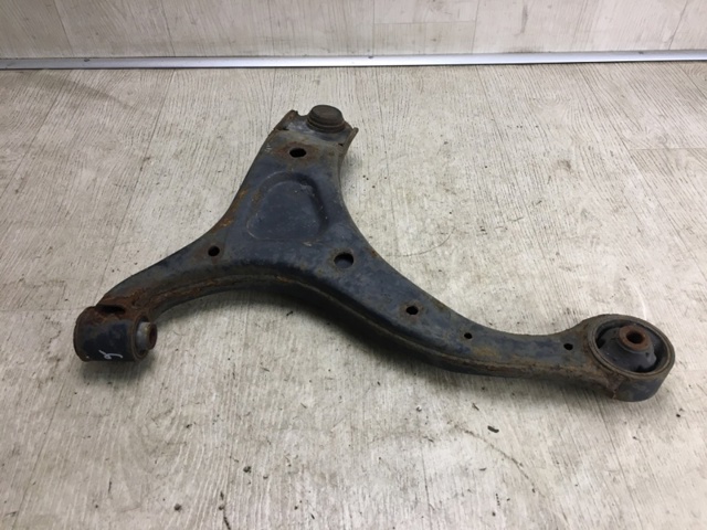 545011U000 HYUNDAI Рычаг передней подвески нижний правый купить в Чернигов