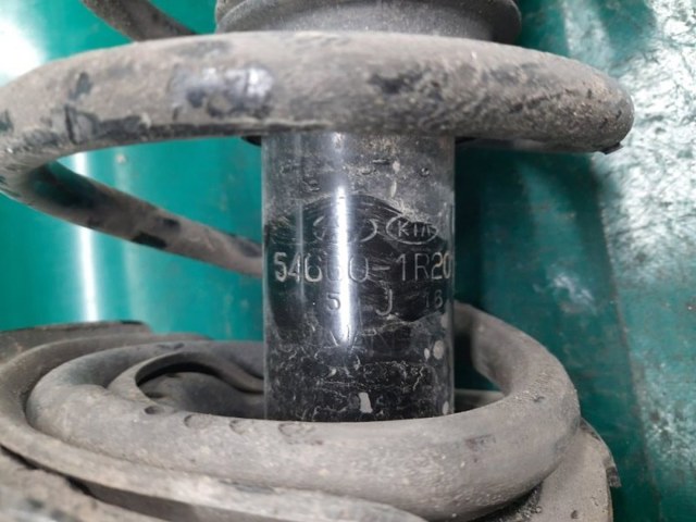 546601R201 HYUNDAI Амортизатор передний правый купить в Киев