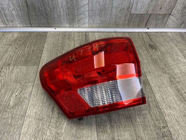 Задняя левая внешняя фара 55079421AF CHRYSLER